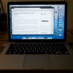 Macbook Pro Retina ini dalam suasana gelap