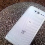 Motorola RAZR i XT890 dengan cipset Intel Atom