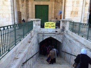 Pintu masuk Masjid Nabi Sulaiman