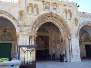 Pintu utama Masjid Al Aqsa