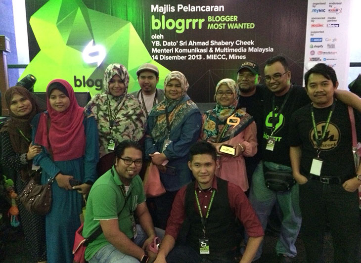 Denaihati bersama rakan blogger di Blogrrr Awards 2013