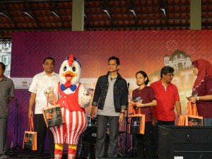 Chicky KFC dapat hadiah di MaTiC Fest 2013