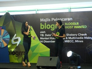 Marsha dan Sharifah Sakinah emcee Blogrrr Awards 2013