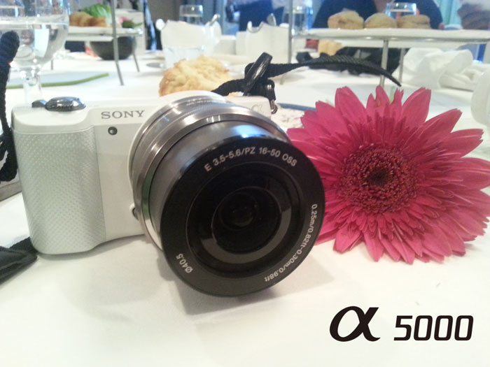 Kamera Sony Alpha5000, kamera lensa boleh ubah paling ringan di dunia
