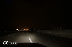 Gambar night mode kereta bergerak