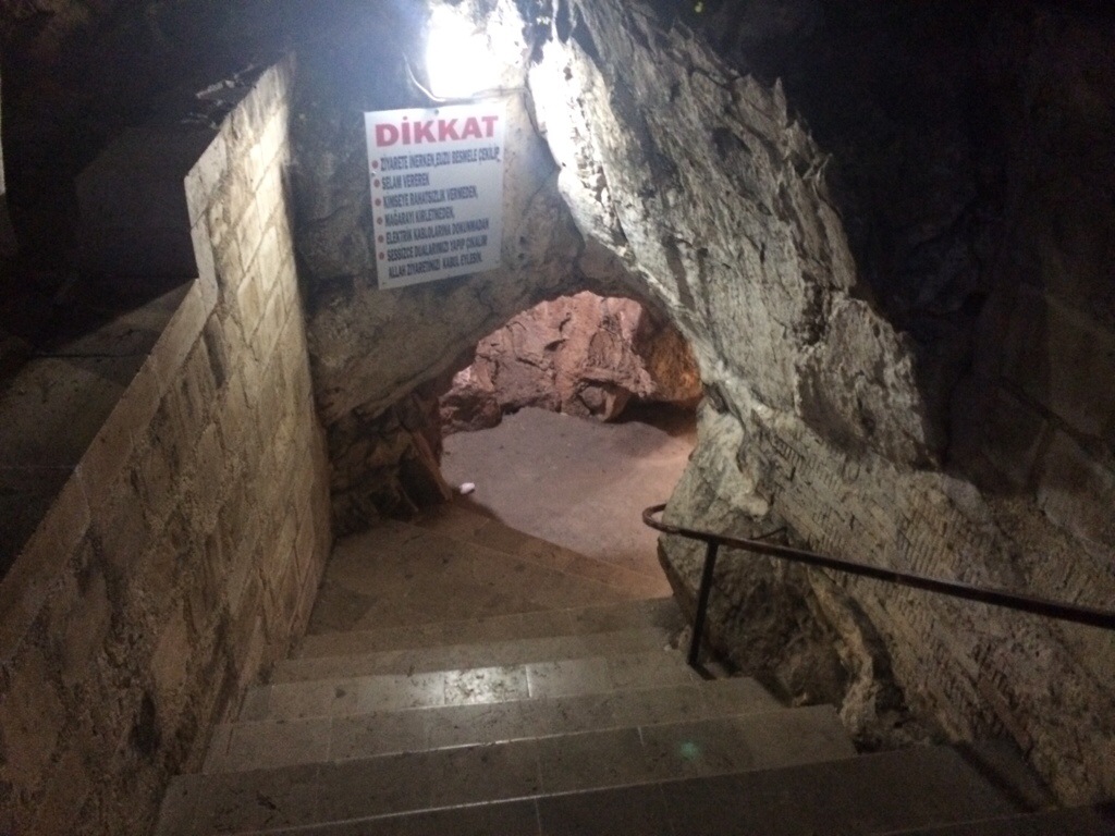 pintu gua ashabul kahfi