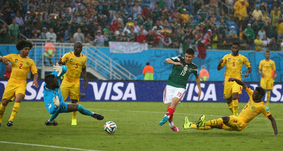 gambar jaringan gol kemenangan Mexico