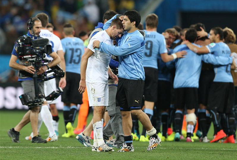 Luis Suarez penjaring Uruguay vs England
