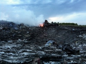 Boeing 777 MH17 hancur berkecai