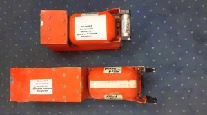 kotak hitam MH17 warna oren
