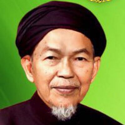 gambar Tuan Guru Haji Nik Abdul Aziz Nik Mat