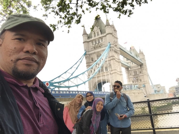 belakang London Tower Bridge