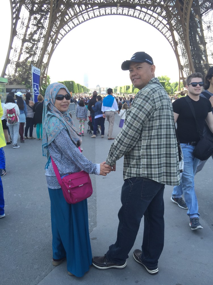 Yusri di Eiffel Tower