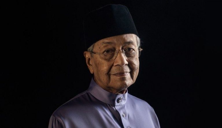 Agong Lantik Tun Dr Mahathir Sebagai Perdana Menteri Interim