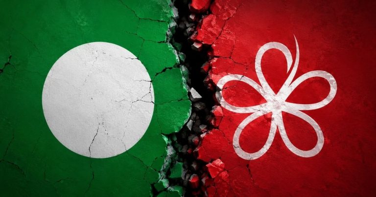 PAS Henti Kerjasama Bersatu: Hala Tuju Penyatuan Ummah | Denaihati Split flag-like image: green left with a white circle and red right with a white flower, divided by a jagged crack.